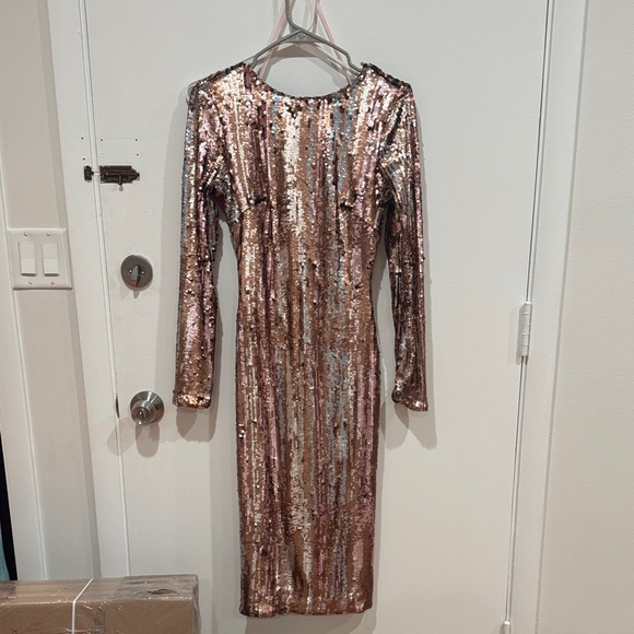 Dress the Population Dresses & Skirts - Dress the Population Rose Gold Sequin Long Sleeve Dress